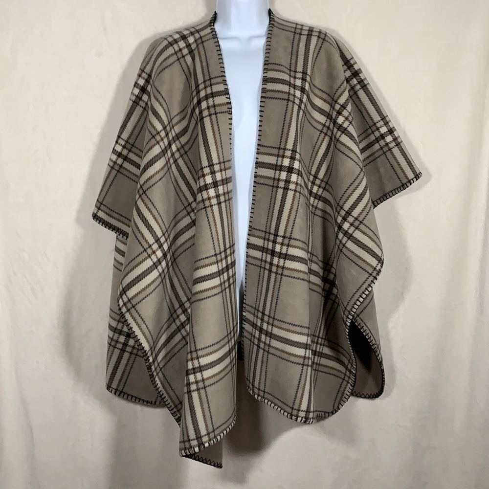 NWOT E Studio woman’s plaid fleece cape/shawl. OS